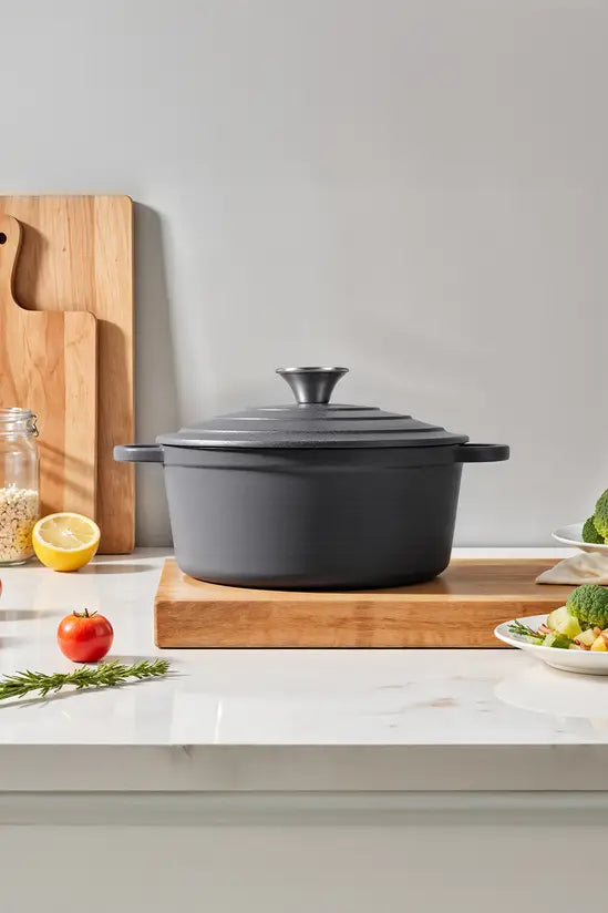 Premium Enamelled Cast Iron Dutch Oven, 2L/5L/6L, Non-Stick Interior, Airtight Lid, Oven Safe Up to 250℃, for Gas/Electric/Induction Hobs